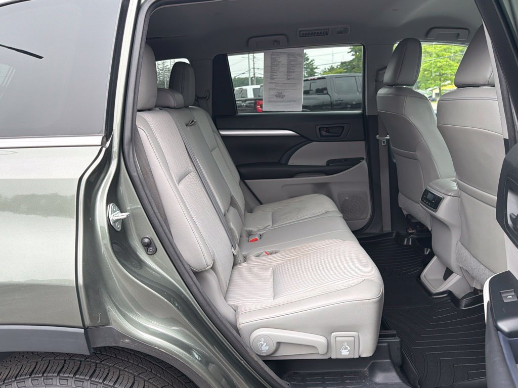 Used 2016 Toyota Highlander Plus AWD/4WD image 29