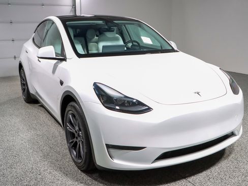 Used 2025 Tesla Model Y Long Range image 5
