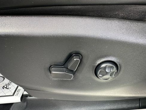 Certified 2023 Chrysler Pacifica Limited FWD image 24