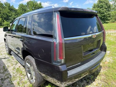 Used 2018 Cadillac Escalade Premium Luxury AWD/4WD image 6
