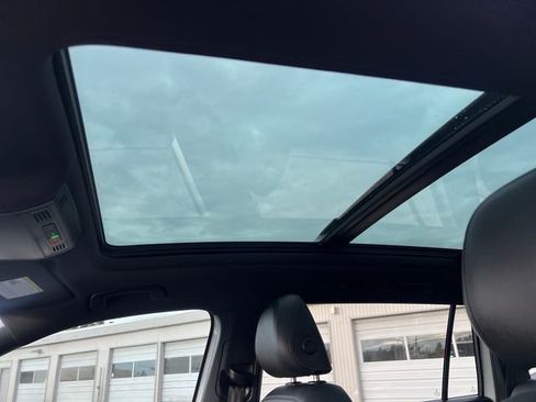 Used 2020 Volkswagen Tiguan SE R-Line image 29