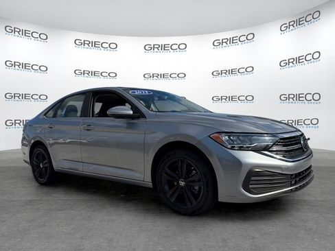 Used 2022 Volkswagen Jetta SE FWD image 1