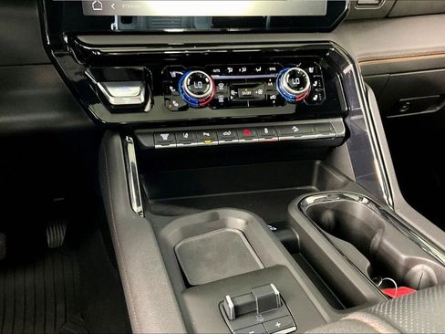 Used 2024 GMC Sierra 2500 AT4 w/ AT4 Premium Plus Package AWD/4WD image 9