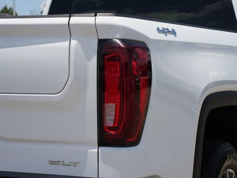 Used 2026 GMC Sierra 1500 SLT AWD/4WD image 21