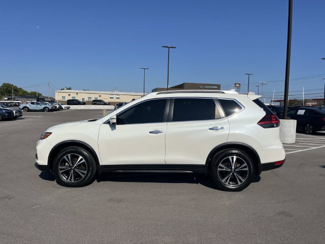 Used 2020 Nissan Rogue SV w/ Premium Package FWD image 2