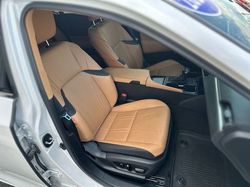 Used 2024 Lexus ES 300h Ultra Luxury w/ Accessory Package (Z2) FWD image 28