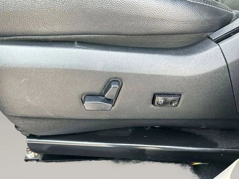Used 2018 Dodge Grand Caravan SXT FWD image 13