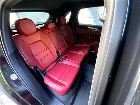 Certified 2021 Porsche Cayenne AWD/4WD image 21