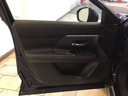 Used 2025 Nissan Kicks SR image 12