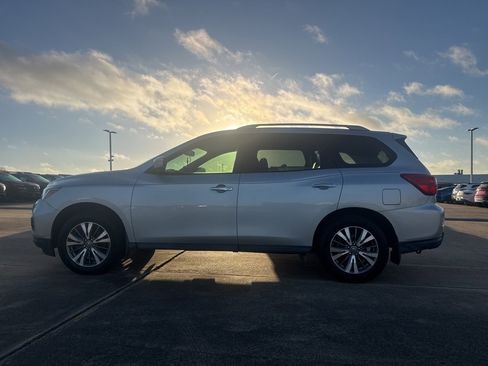 Used 2020 Nissan Pathfinder SV w/ Cargo Package image 4