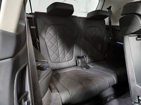 Used 2024 BMW X7 xDrive40i image 4