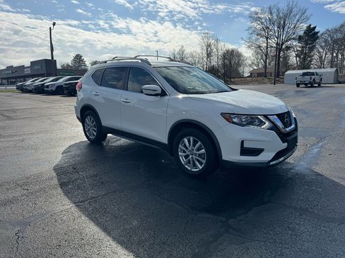 Used 2019 Nissan Rogue SV image 4