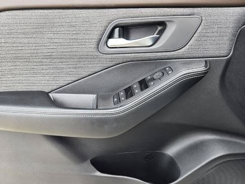 Certified 2023 Nissan Rogue SV FWD image 25