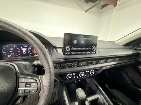 Used 2025 Honda Accord LX image 17