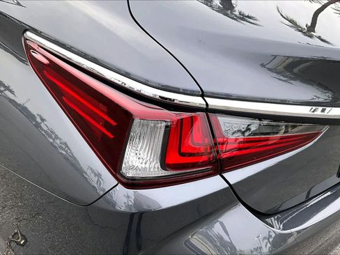 Used 2025 Lexus ES 350 w/ Premium Package image 27