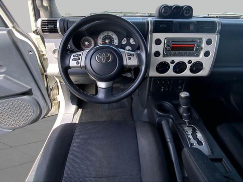 Used 2014 Toyota FJ Cruiser 4WD w/ Upgrade Package image 5