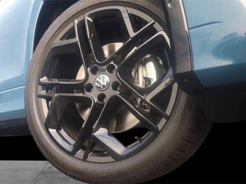 New 2025 Volkswagen Tiguan SE R-Line image 3