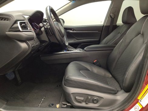 Used 2018 Toyota Camry XSE image 17