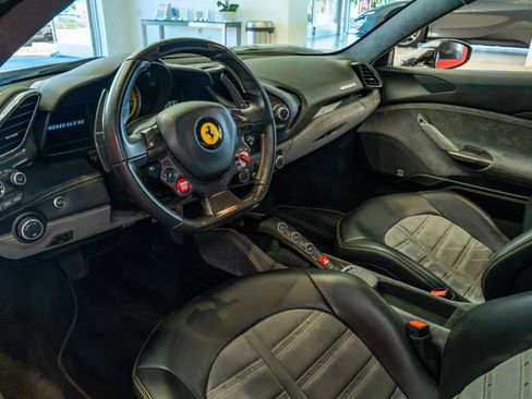 Certified 2018 Ferrari 488 GTB RWD image 9