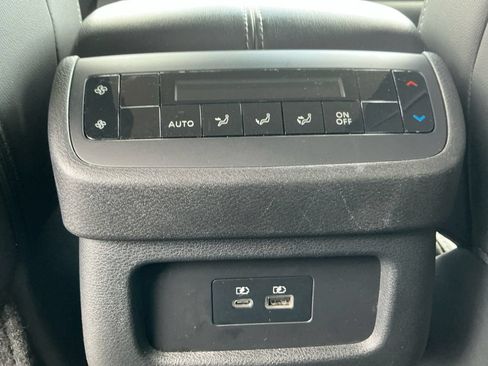 Used 2023 Nissan Pathfinder SL AWD/4WD image 31