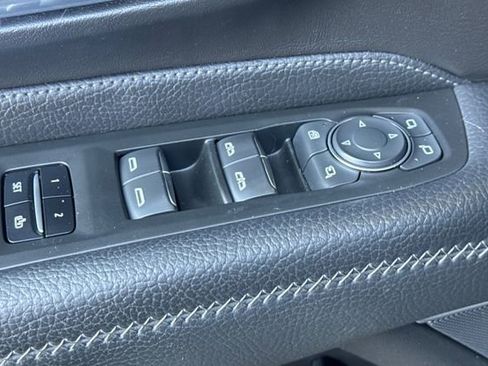 Used 2022 GMC Yukon XL Denali AWD/4WD image 12