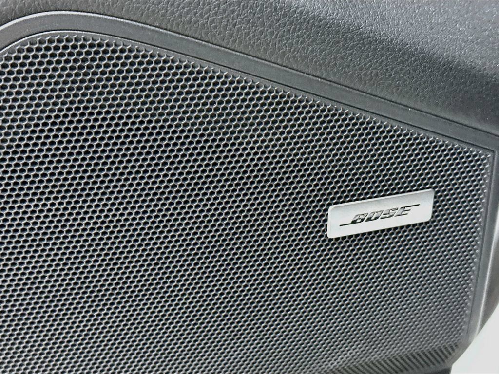 Certified 2025 Porsche Cayenne AWD/4WD image 20