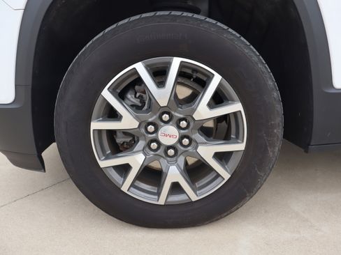 Used 2023 GMC Acadia SLE w/ Driver Convenience Package image 31