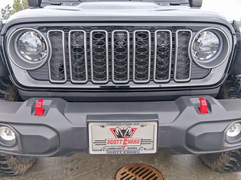 Used 2025 Jeep Gladiator Rubicon w/ Technology Group AWD/4WD image 17