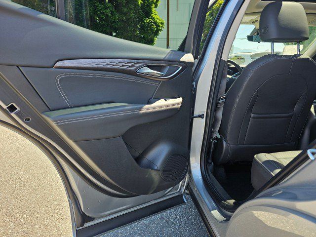 Used 2023 Buick Envision Avenir AWD/4WD image 23
