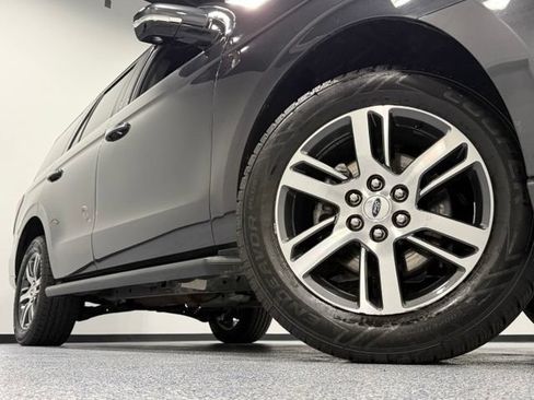 Used 2024 Ford Expedition Limited AWD/4WD image 3