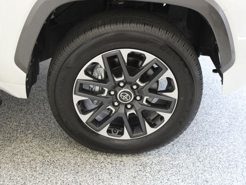 Used 2024 Toyota Tundra Limited RWD image 5