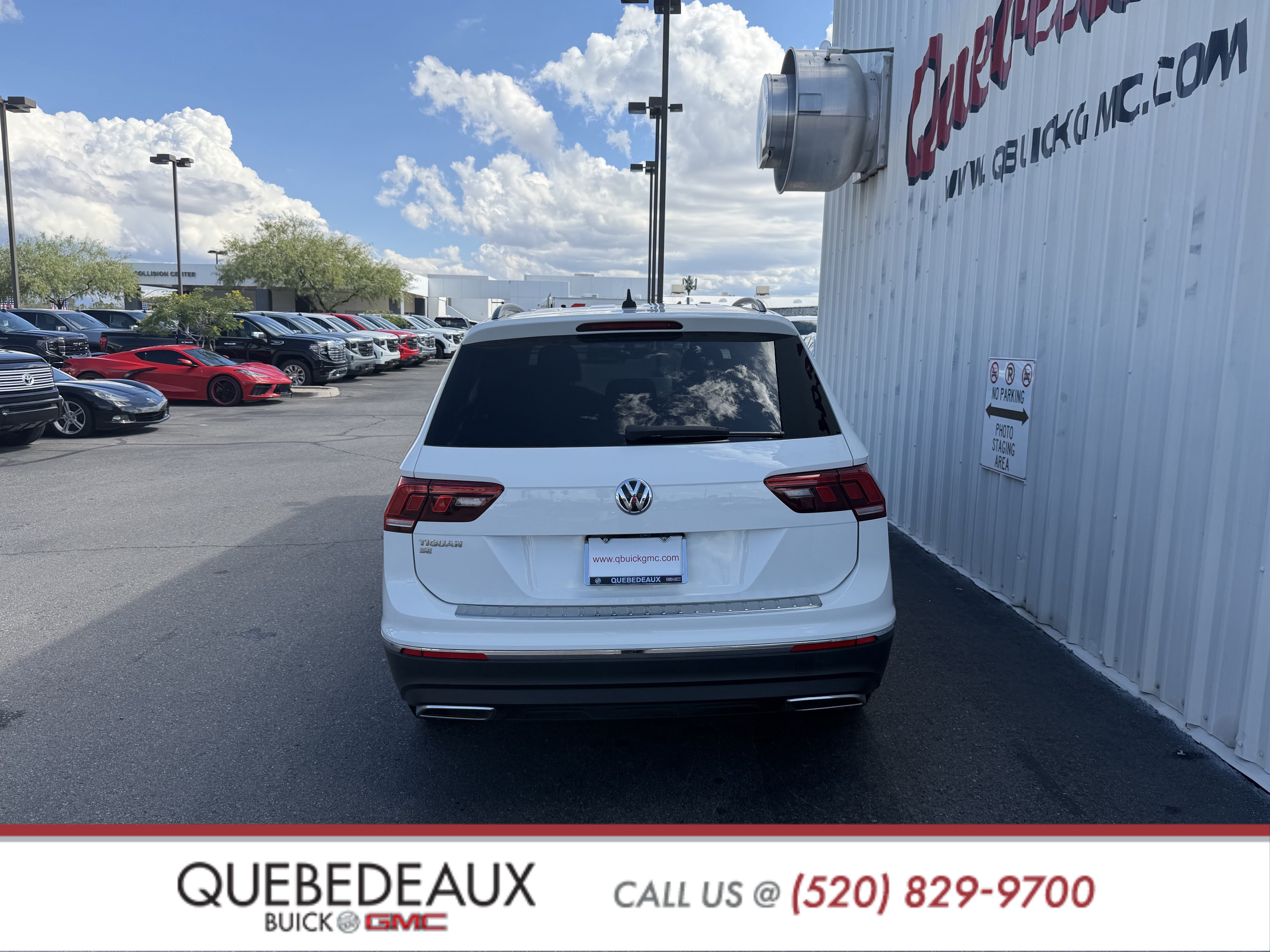 Used 2021 Volkswagen Tiguan SE w/ Panoramic Sunroof Package FWD image 3