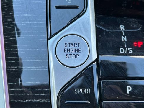 Used 2025 BMW X5 sDrive40i w/ M Sport Package image 32