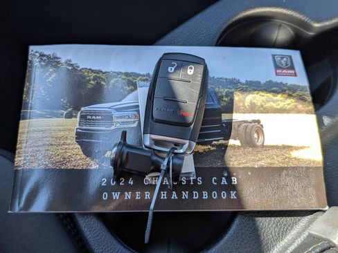 Used 2024 RAM 2500 Big Horn w/ Bed Utility Group image 34