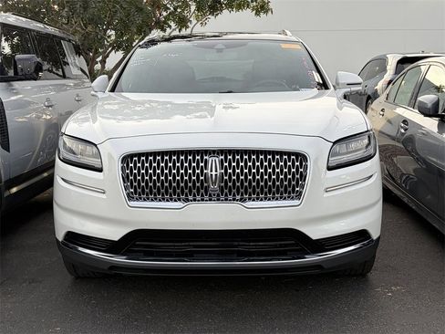 Used 2024 Lincoln Nautilus Premier image 3