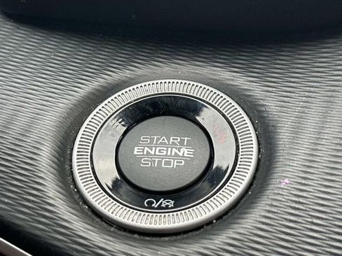 Used 2023 Jeep Grand Cherokee L Laredo image 25