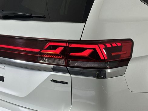 Used 2025 Volkswagen Atlas SEL image 26