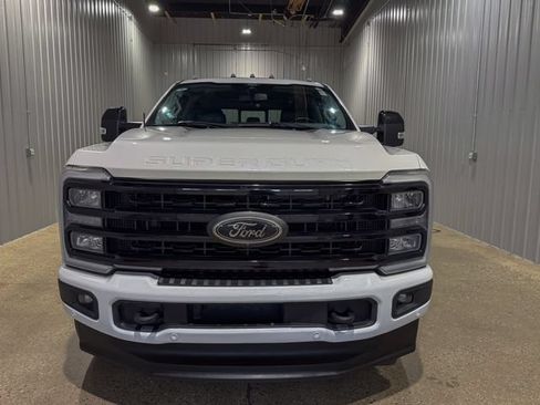 Used 2024 Ford F250 Lariat w/ Lariat Ultimate Package AWD/4WD image 9