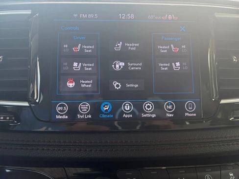 Used 2019 Chrysler Pacifica Limited w/ Tire & Wheel Group FWD image 25