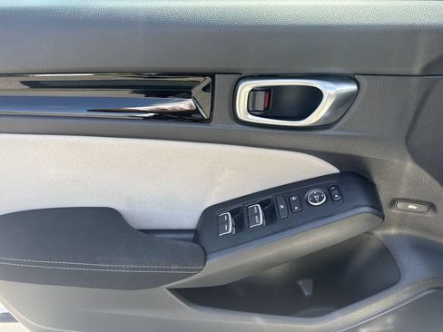 Used 2023 Honda Civic EX image 10