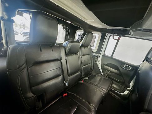Used 2019 Jeep Wrangler Unlimited Sahara w/ Dual Top Group AWD/4WD image 26