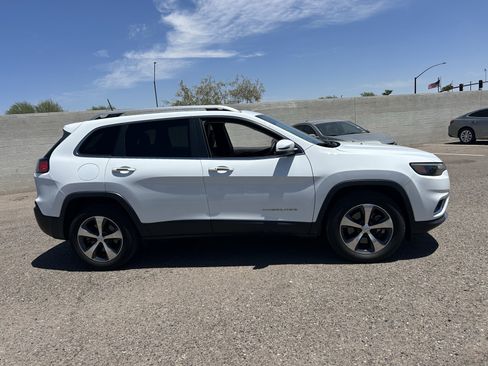 Used 2019 Jeep Cherokee Limited w/ Luxury Group AWD/4WD image 5