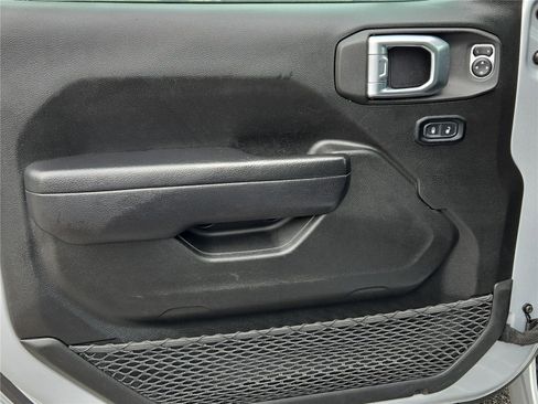 Used 2024 Jeep Wrangler Unlimited Rubicon AWD/4WD image 13