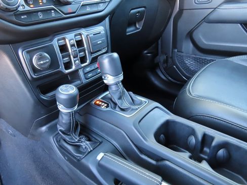 Certified 2022 Jeep Wrangler Unlimited Sahara w/ Cold Weather Group image 18