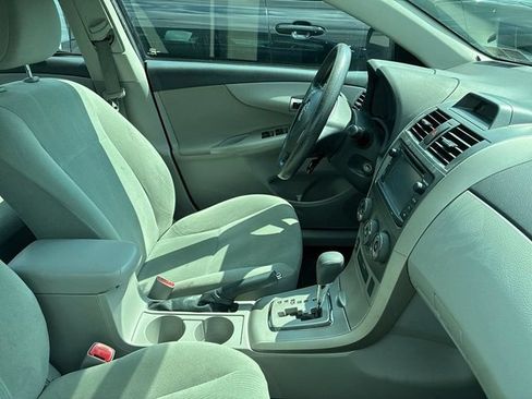 Used 2013 Toyota Corolla LE FWD image 19