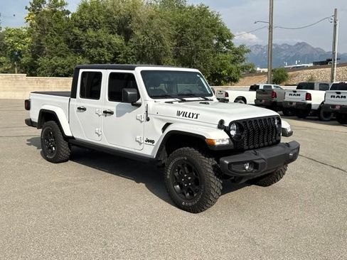 Used 2023 Jeep Gladiator Sport AWD/4WD image 9