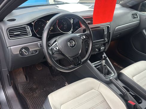 Used 2016 Volkswagen Jetta Sport image 10