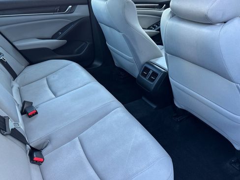 Used 2018 Honda Accord EX image 31