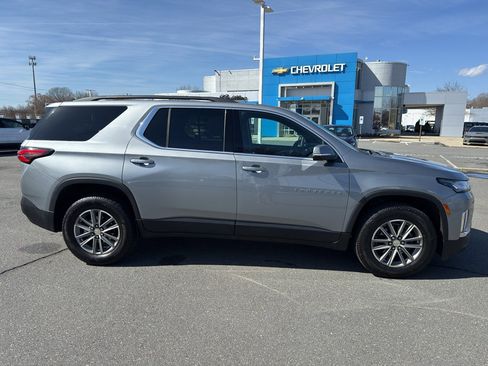 Used 2023 Chevrolet Traverse LT image 8