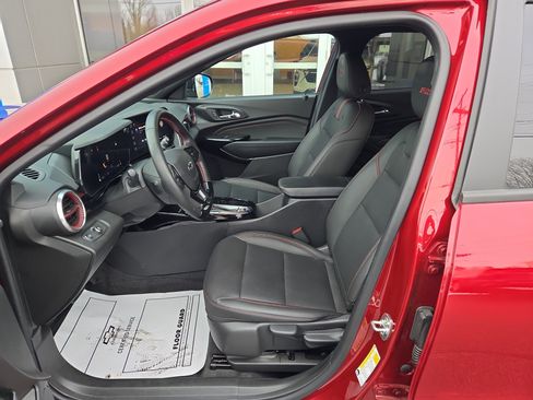 Used 2025 Chevrolet Trax RS w/ Sunroof Package image 5